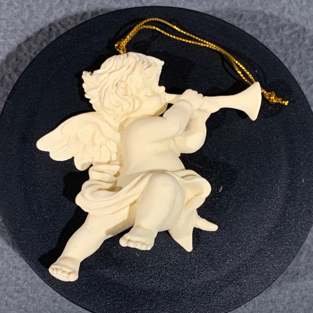 Roman Inc Cherub Ornament Ivory Resin 1995 Trumpeting Angel Vintage